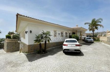 Villa for sale and for rent in La Alqueria, Benahavis - Photo 4