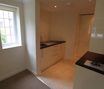3 bedroom flat to rent - Photo 4