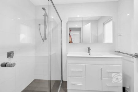 MODERN 3-BEDROOM HOME IN A CONVENIENT HALLAM LOCATION! - Photo 5