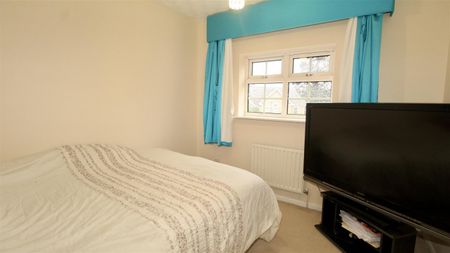 5 Bedroom House - Detached To Let - Photo 3