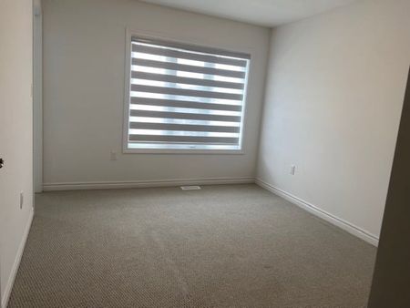 4 bedroom home for rent in Brantord - Photo 5