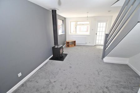 2 bedroom semi-detached house to rent - Photo 2