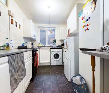 4 bedroom terraced house to rent - Photo 2