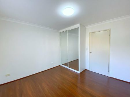 Stylish 2 Bedroom Apartment ! - Photo 3