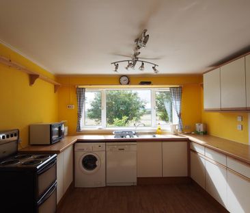 3 bedroom semi-detached house to rent - Photo 5