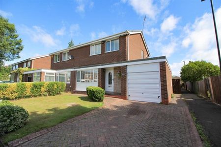 3 Bedroom House - Semi-Detached - Photo 2