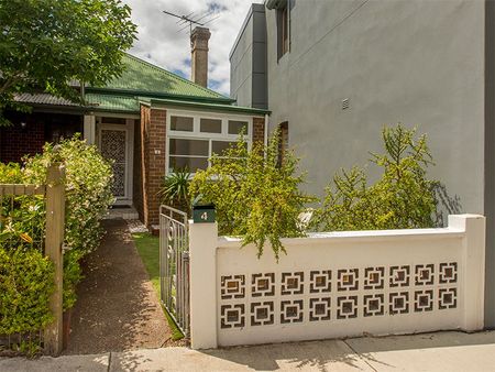 Charm and Character filled 2 Bedroom Home! - Photo 5