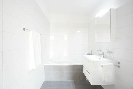 Modernes Wohnen - 4.5-Zimmerwohnung mit Gartensitzplatz - Photo 5