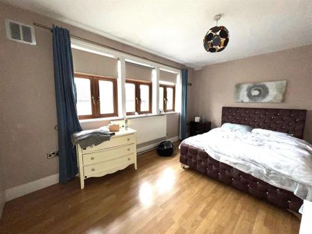 5 bedroom semi-detached house to rent - Photo 2