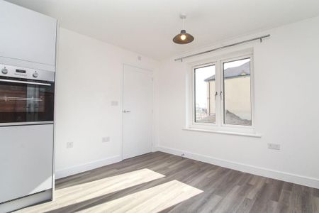 3 bedroom detached house to rent - Photo 2
