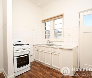 2 Bedroom in Prime Location - Photo 2
