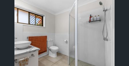 Low Maintenance Waterfront Villa in the Heart of Burleigh - Photo 5