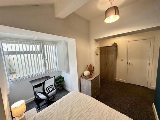 1 bed house share to rent in St. Annes Street, Burnley, BB12 - Photo 1