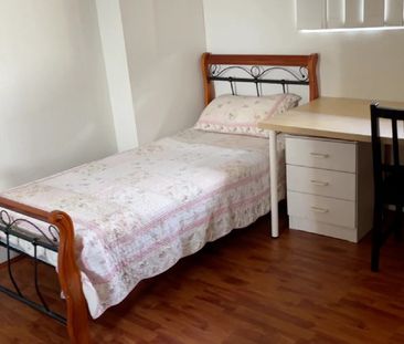 Strathfield - Photo 4