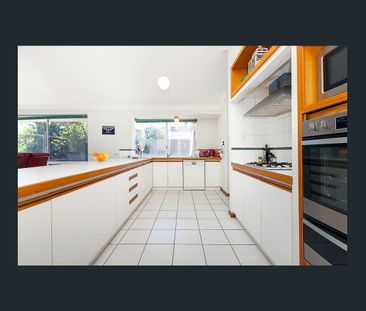 Family Home in Perfect Location - Photo 5