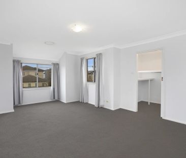 Rejuvenated Large Family Beachside Home with Water Views. Pet frien... - Photo 2