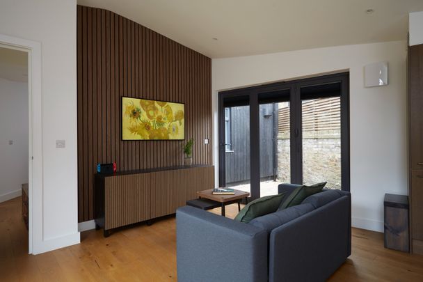 2 Bed Detached House, Lancaster Road, N4 - Photo 1