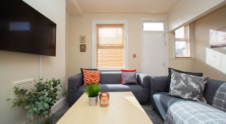 81 Headingley Avenue, Headingley, Leeds, LS6 3ER - Photo 2