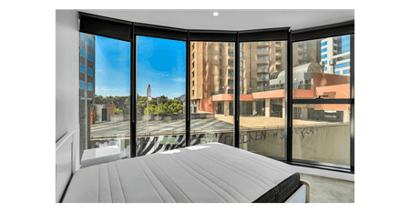 Spacious 2‑Bed, 2‑Bath Apartment – Prime CBD Location - Photo 3