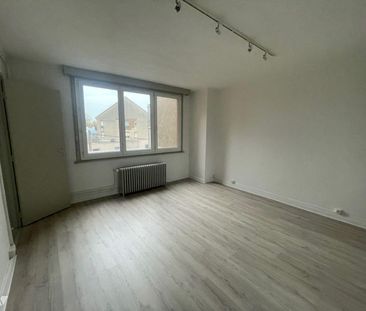 Appartement entièrement rénové disponible à la location. Avec ses 7... - Photo 3