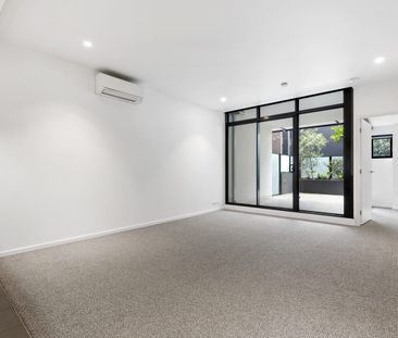 Stylish One-Bedroom Apartment in an Unbeatable Richmond Location - Photo 1