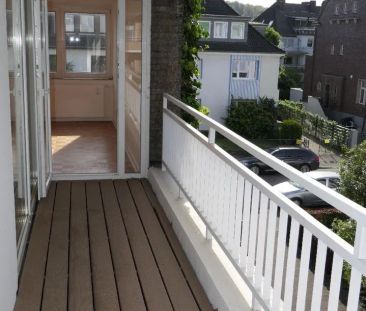 Düsseldorf-Grafenberg: 4-Zimmer-Wohnung mit Einbauküche, Balkon und... - Photo 1