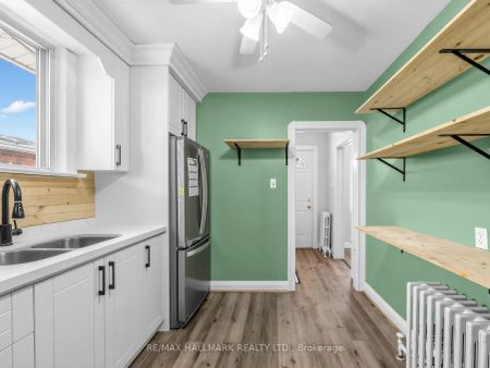 18 Roblin Avenue - Photo 3