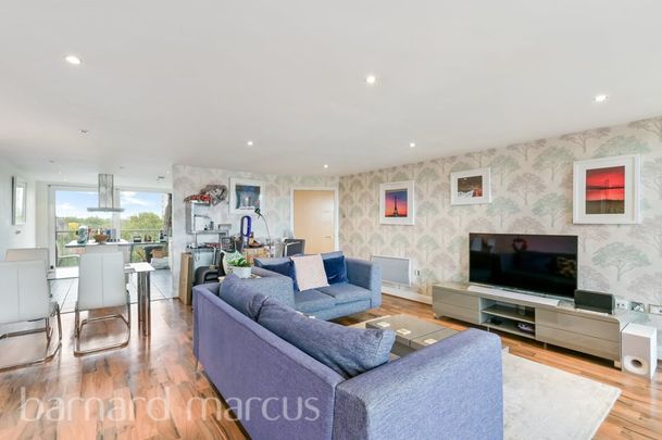 Holland Gardens, Brentford - Photo 1