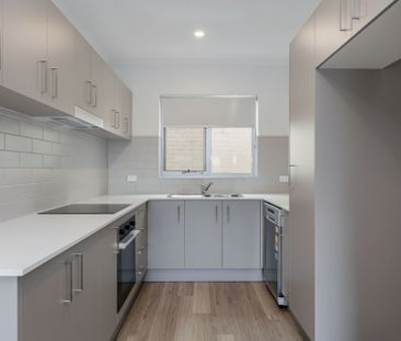 Fully Renovated Coastal Comfort - Stylish Beachside 2 Bedroom Unit ... - Photo 5