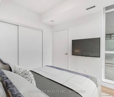 Burnhamthorpe/Confederation Beautifully Renovated 1Bdrm Modern Elegan - Photo 2