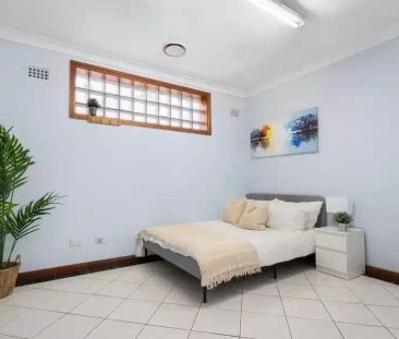 Room 1 - Photo 3
