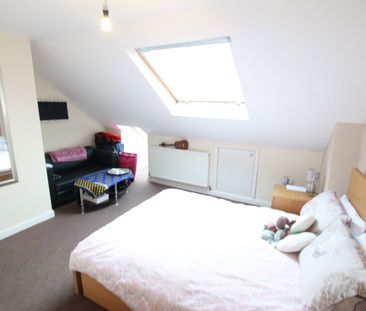 5 Bed Semi-Detached House, St. Peters Road, RG6 - Photo 4
