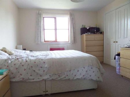 Standen Way, St Andrews Ridge, SN25 - Photo 2