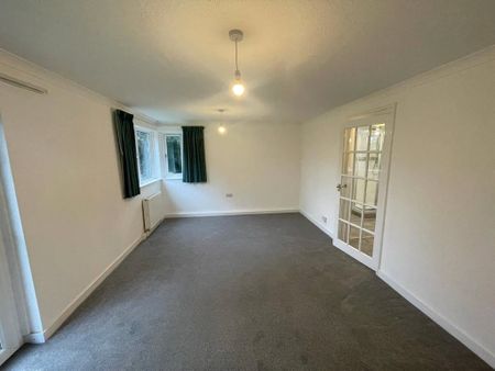 Available now, we offer to you a two bedroomed, ground floor apartment situated only a short walk away from the popular city centre of Ripon which provides a fantastic variety of amenities and shopping facilities. - Photo 5