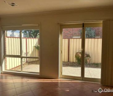 “Stylish 3-Bedroom Townhouse in Prime Central Werribee Location!” - Photo 5