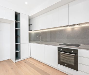 Chic Living in Convenient Locale - Photo 2