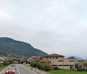 Trilocale a Como con terrazzo e posto auto - Photo 2