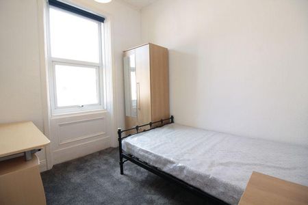 3 bedroom flat to rent - Photo 3