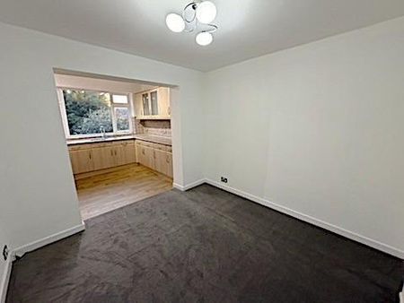 3 bedroom detached house to rent - Photo 3