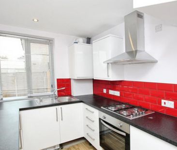 A well presented two bedroom house to rent in Kingswood with garden... - Photo 4