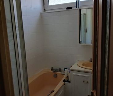 Room in a Shared House, Crewkerne Court, SW11 - Photo 4