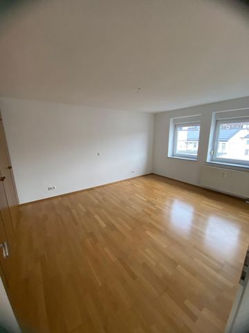 *Traumhafte Aussichten*frisch renovierte 3 Zimmer Wohnung im Herzen von Aschaffenburg City - Photo 2