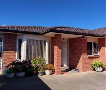 Spacious 3-Bedroom Home with Double Garage – Shirley Road - Photo 3