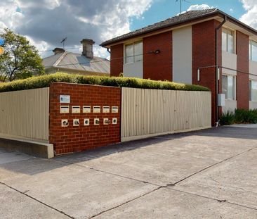 Two-bedroom apartment in the heart of Ascot Vale - Photo 2