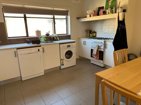 St Kilda East - Photo 3