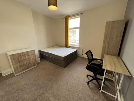 2 bedroom terraced house to rent - Photo 2