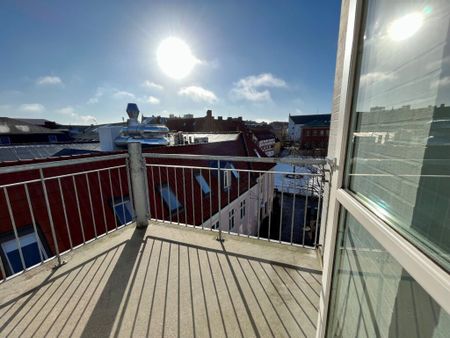 Hyggelig taglejlighed med altan - Foto 3