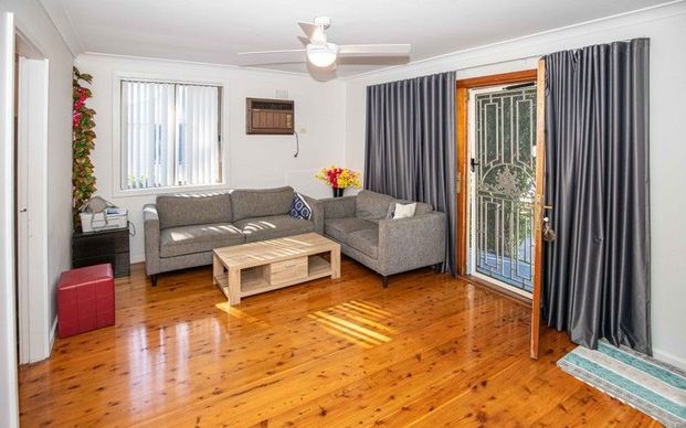 DELIGHTFUL 3-BEDROOM HOME - Photo 1