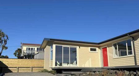 Sunny Brighton 3 Bedroom Home - Photo 3