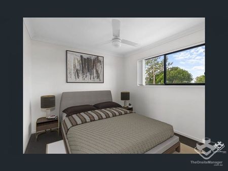 Lovely & Spacious 3-Storey Townhouse in a Convenient Capalaba Location - Photo 3